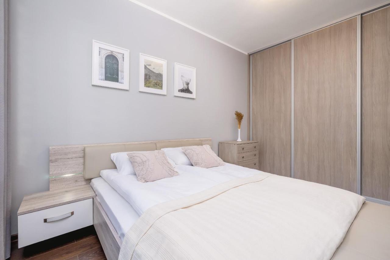 Stylish Korfantego Apartment Next To Spodek By Noclegi Renters 카토비체 외부 사진